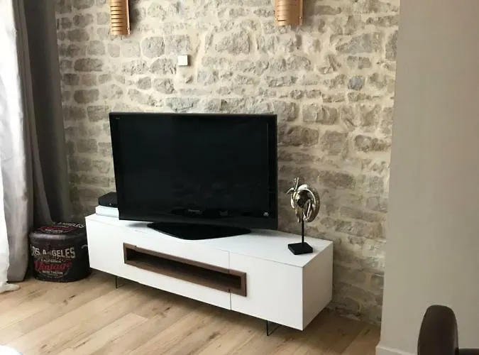 Le Logis De L'etoile * نيم